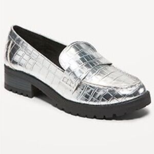 BRAND NEW Faux Croc Skin Metallic Silver Loafers with Lug Soles Sz 8
